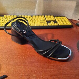 DKNY Trixie Ankle Strap Block Heel Gold Front Edge Trim Sandals Black Sz9 Defect